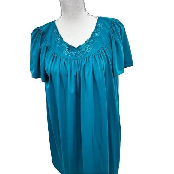 Miss Elaine vintage nightgown - Picture 2 of 12